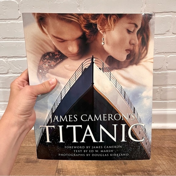 Vintage James Cameron’s Titanic by James Cameron Paperback Book - Picture 1 of 16